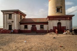 Accra;-Ghana;-Jamestown;-Jamestown-lighthouse;-lighthouse;-keepers-house;-colonial-architecture;-colonial-heritage;-Gold-Coast;-1930s;-architectural-detail;-urban-decay;-heritage;-West-Africa;-historic-district;-fishing-community;-daily-life;-documentary-photography;-architectural-photography;-Kaleidos;-Kaleidos-images;-La-parole-à-limage;-Stories-Pictures;-Tarek-Charara